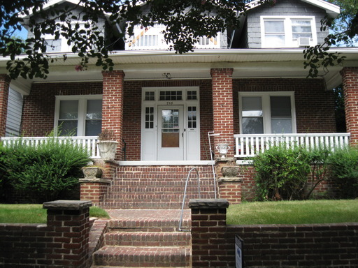 Spacious 3 BR in Colonial Place – photo 1