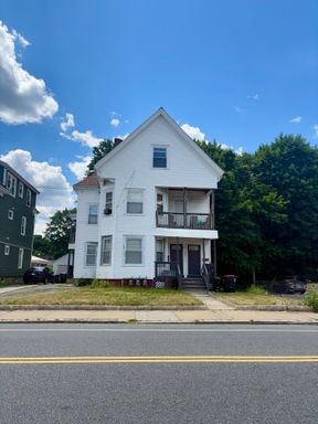 Charming Apartment with Hardwood Floors in Prime Brockton Location