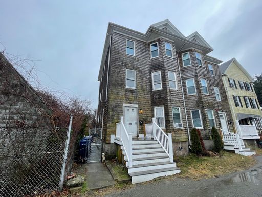 Freshly Renovated 2 Bedroom Close to Highway