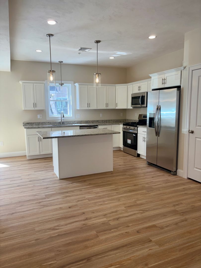 Taunton House: 25 Johnson Street Unit A