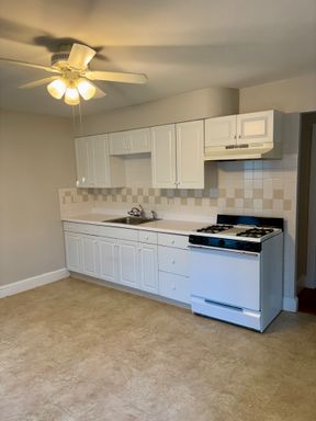 Updated 1-bedroom apartment in Pawtucket featuring hardwood flooring and modern finishes.