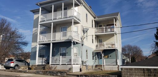 Chic Elegance Meets Comfort: Renovated 2-Bedroom in Woonsocket