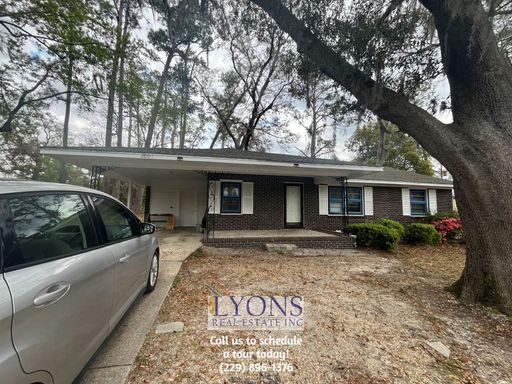 3 Bed, 1.5 Bath Home with Shady Yard & Convenient Location – photo 1