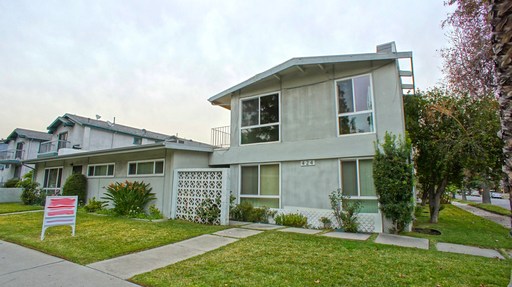 Upstairs 1bedroom apartment in Arcadia!