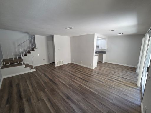 Large 2 Bedroom Home in Haceinda Heights!