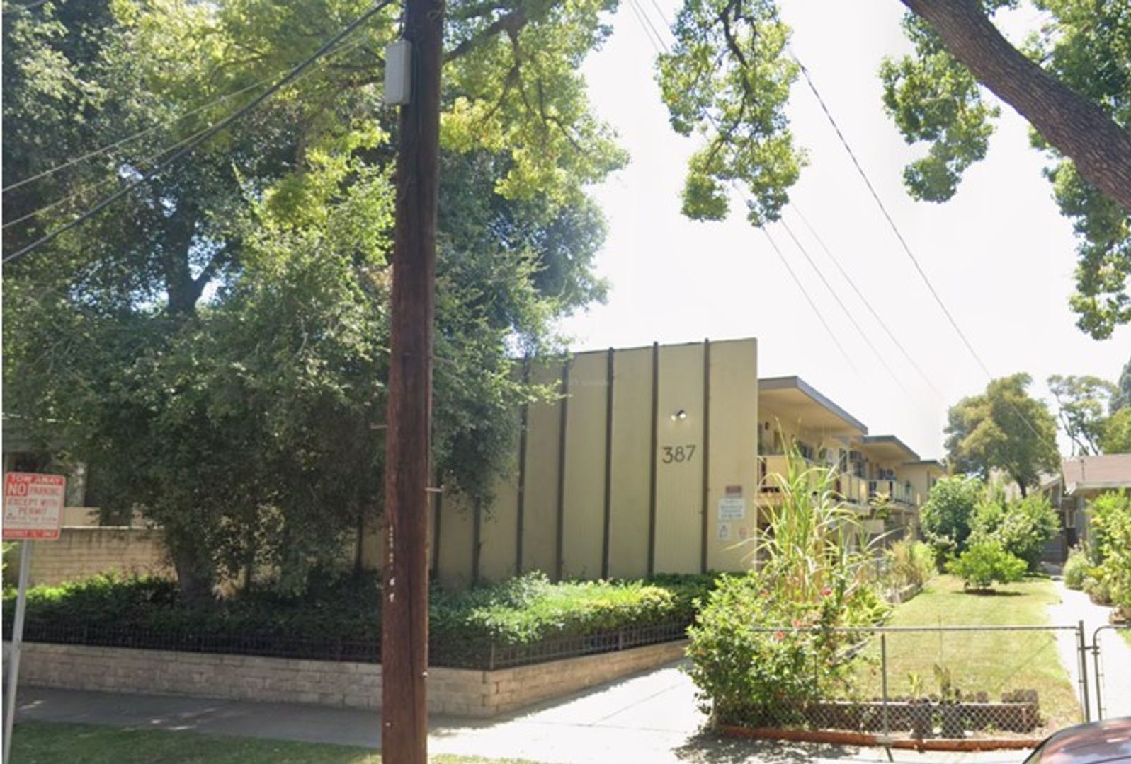 PASADENA Apartment: 387 N. MENTOR AVE.