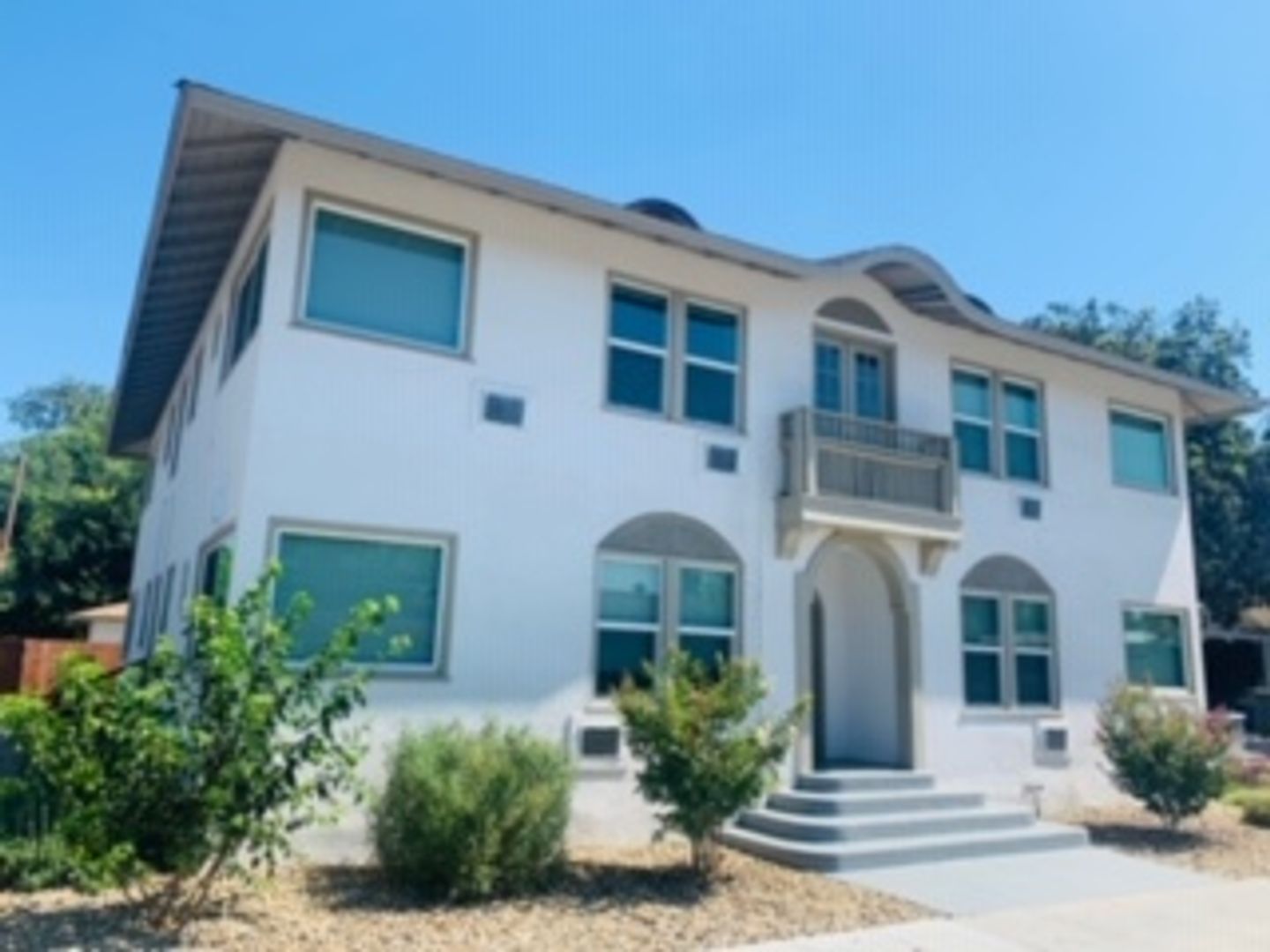 Fresno Apartment: 105 E. Olive Avenue #1-8