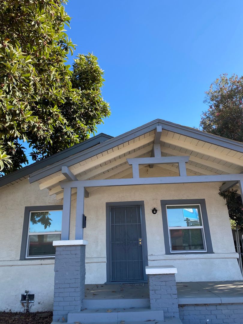 Fresno House: 115 E. Olive Avenue