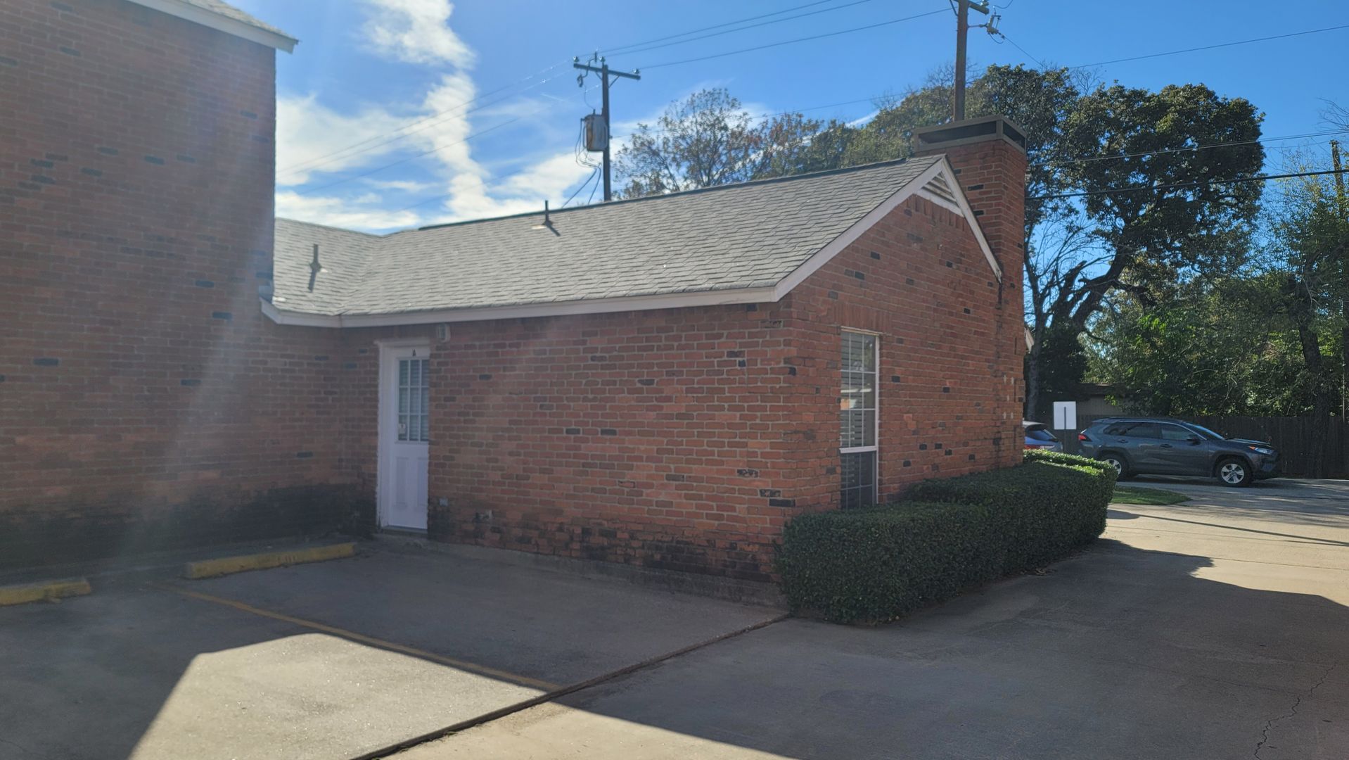 IRVING Apartment: 1402 DARR ST # A