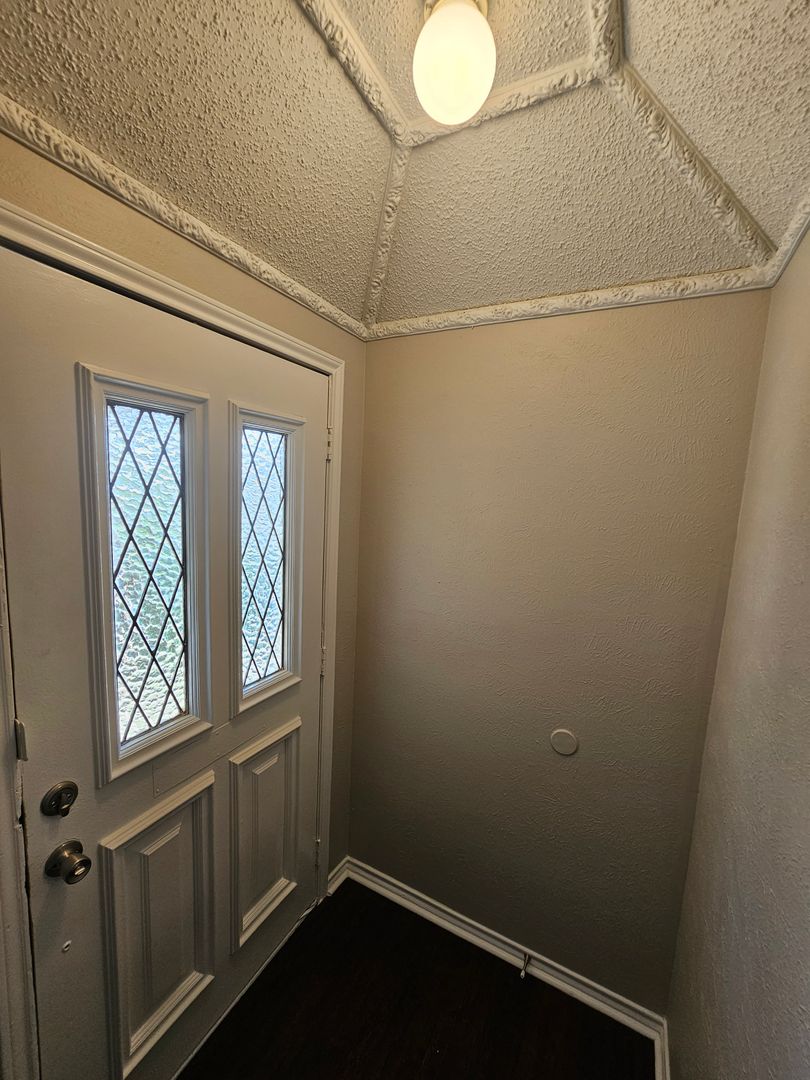 DALLAS Multiplex: 11802 GARDEN TERRACE DR