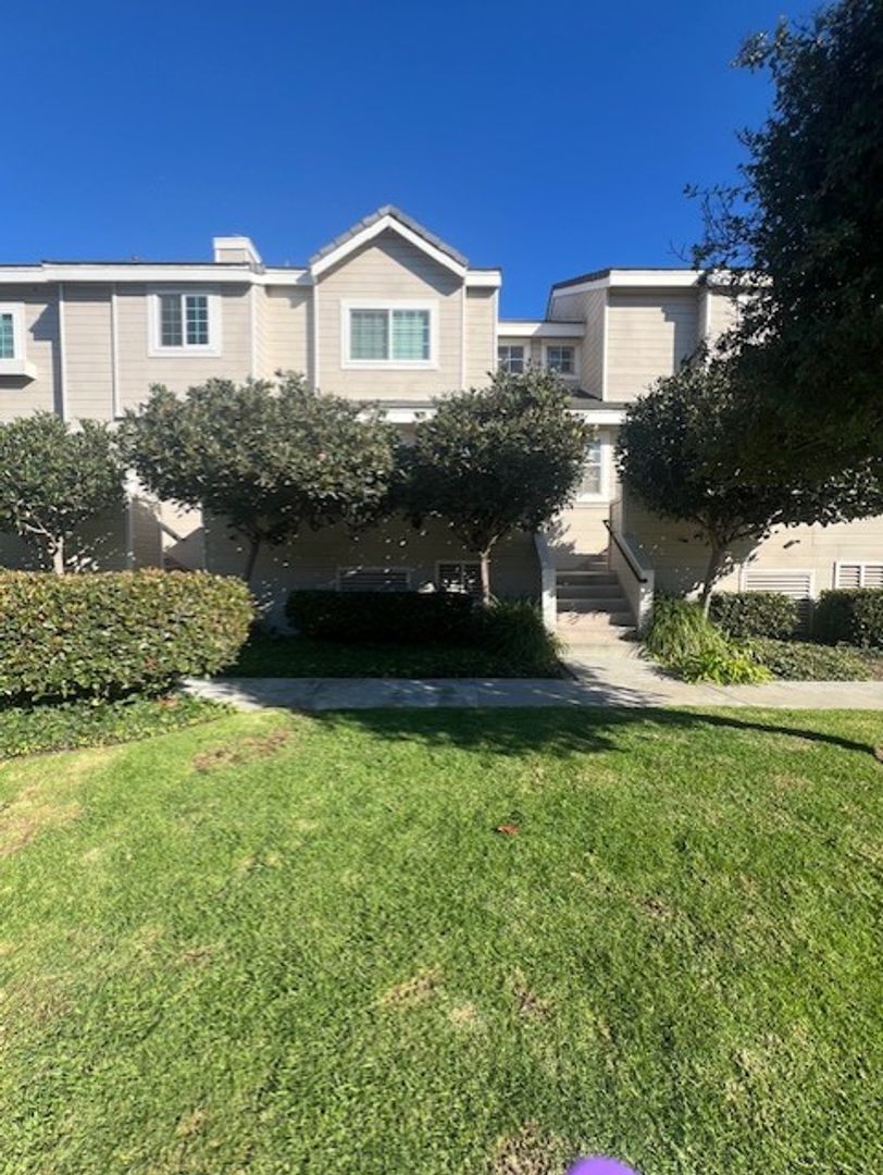 Torrance House: 2800 Plaza Del Amo