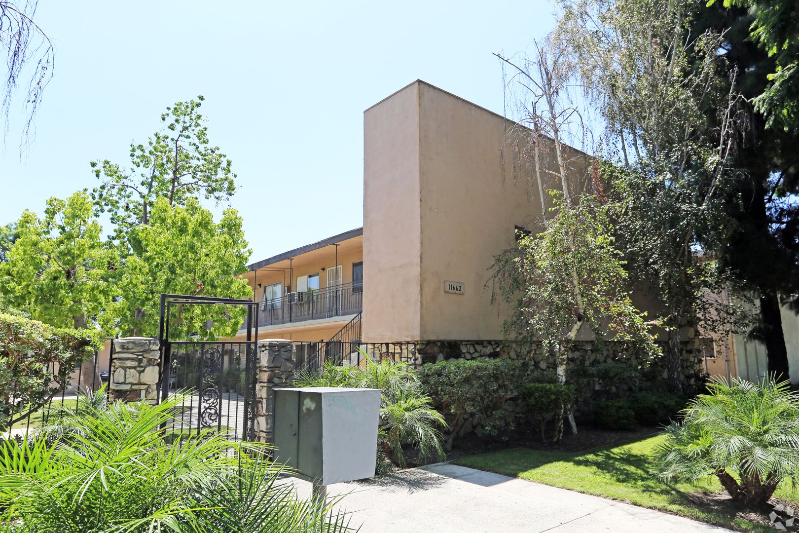 Garden Grove Apartment: 11662-11672 Stuart Drive