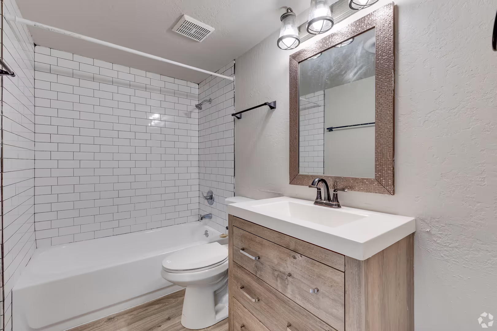 Phoenix Apartment: 2339 W. Northern Avenue