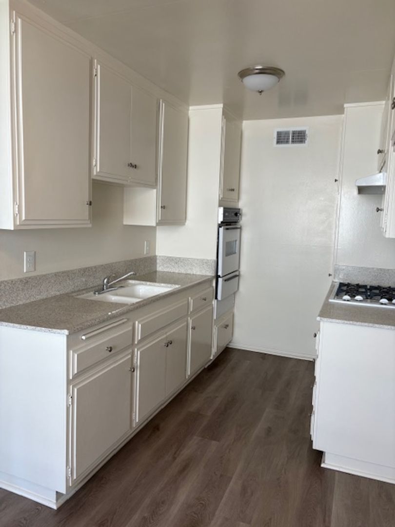 Riverside Apartment: 4641 - 4645 Arlington Avenue