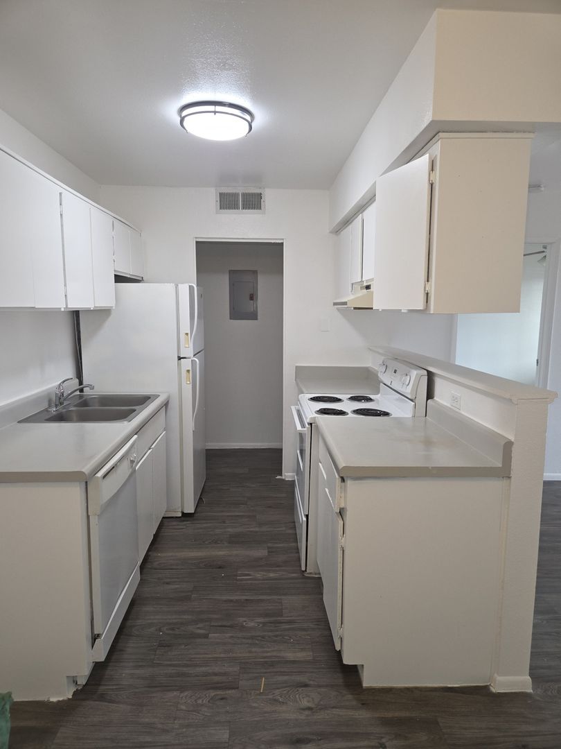 Buckeye Apartment: 1022 E Narramore Avenue