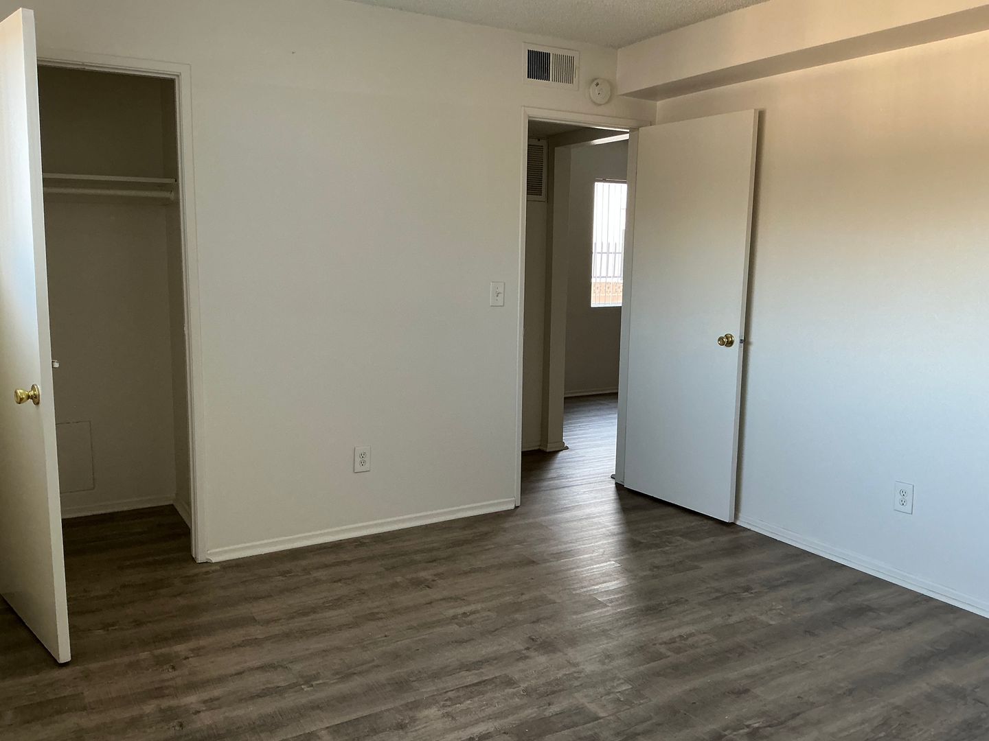 Riverside Apartment: 4641 - 4645 Arlington Avenue