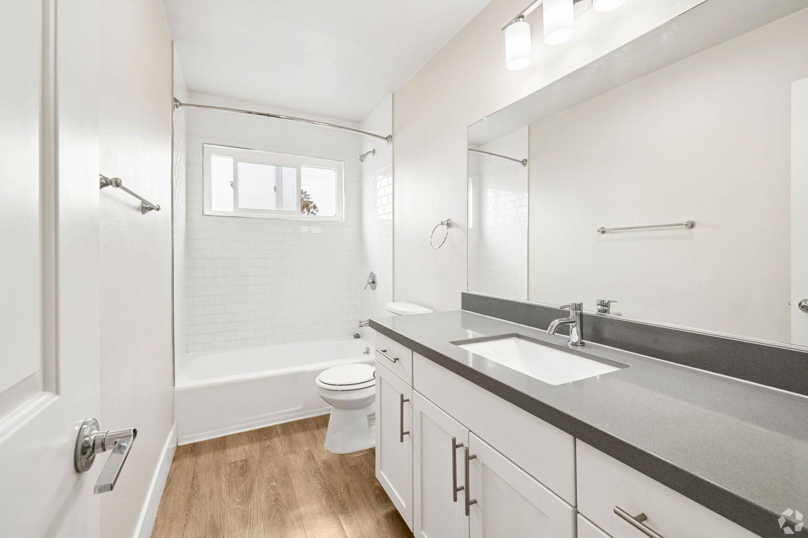 Long Beach Apartment: 1741 Park Avenue