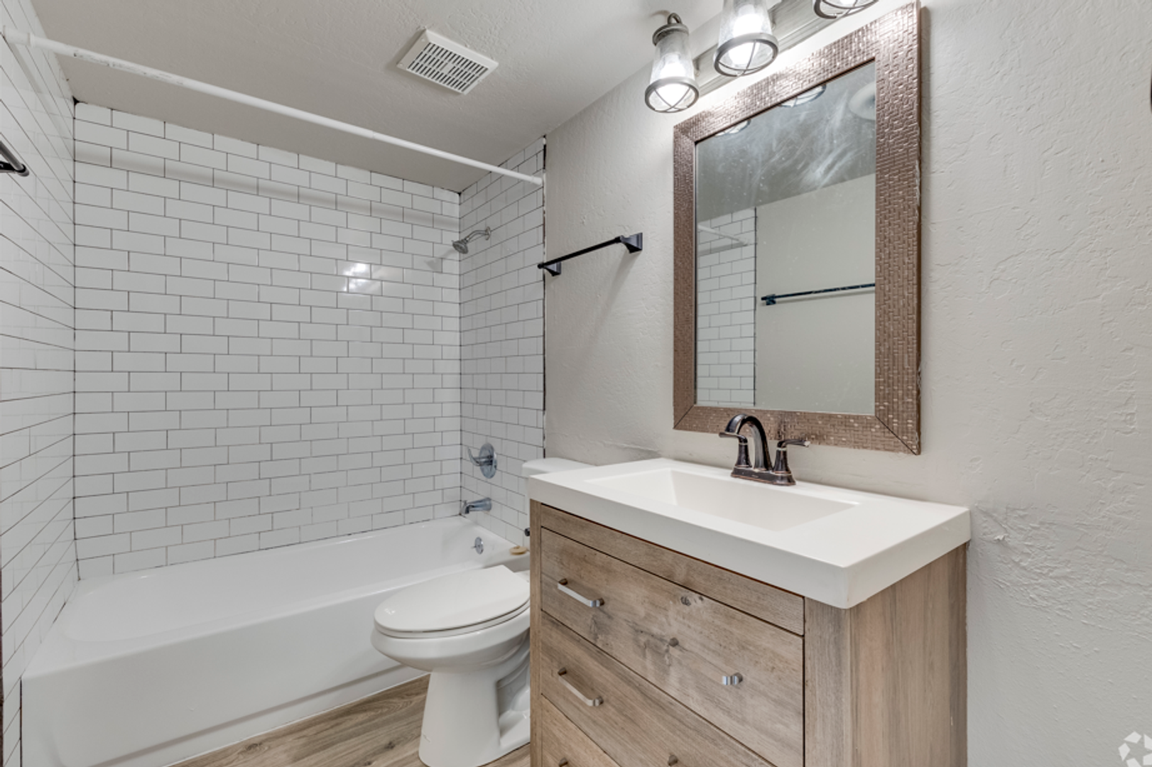 Phoenix Apartment: 2339 W. Northern Avenue