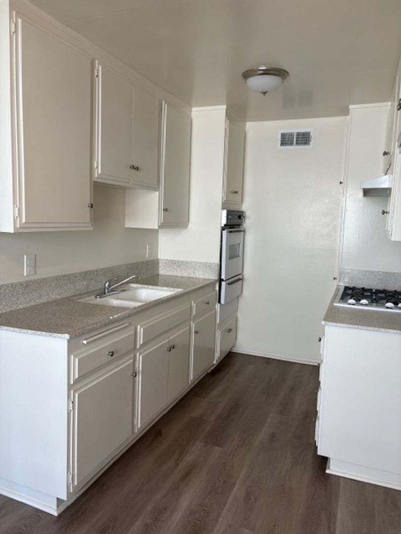 Riverside Apartment: 4641 - 4645 Arlington Avenue