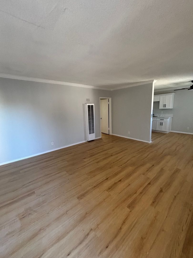 Anaheim Apartment: 2071 Mountain View Avenue