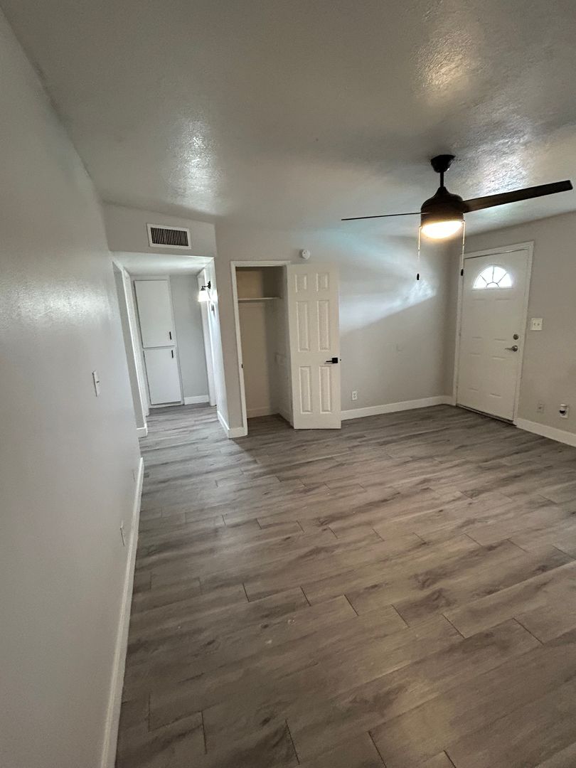 Mesa Apartment: 111 N Mesa Drive