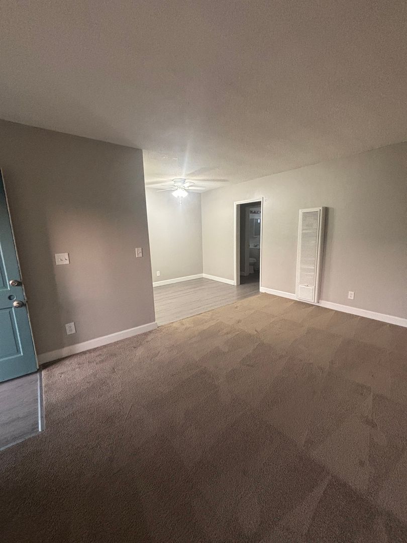 Orange Apartment: 1475, 1511-1519 Palmyra Avenue