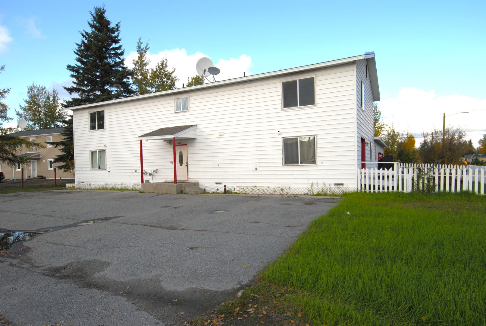 Fairbanks Apartment: 1104 26th Ave