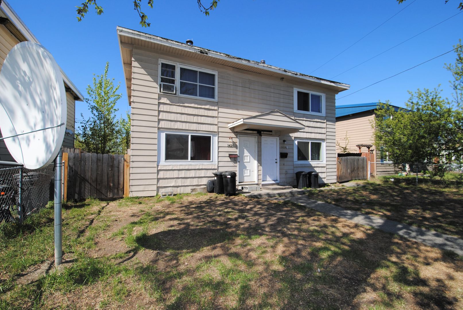 Fairbanks Apartment: 1424/1426 Lathrop St