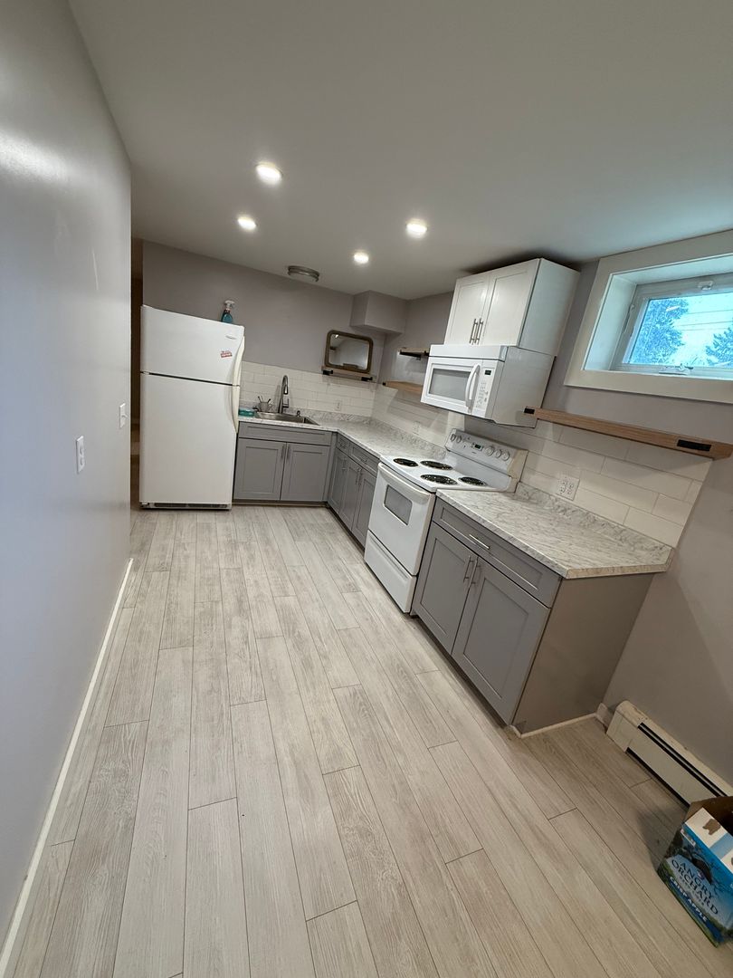 Fairbanks Apartment: 121 Dunbar Ave