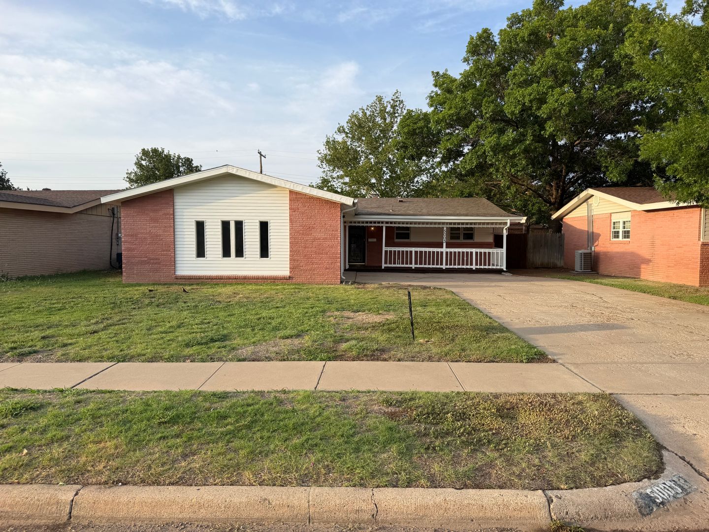 Amarillo House: 5003 Hall Ave.