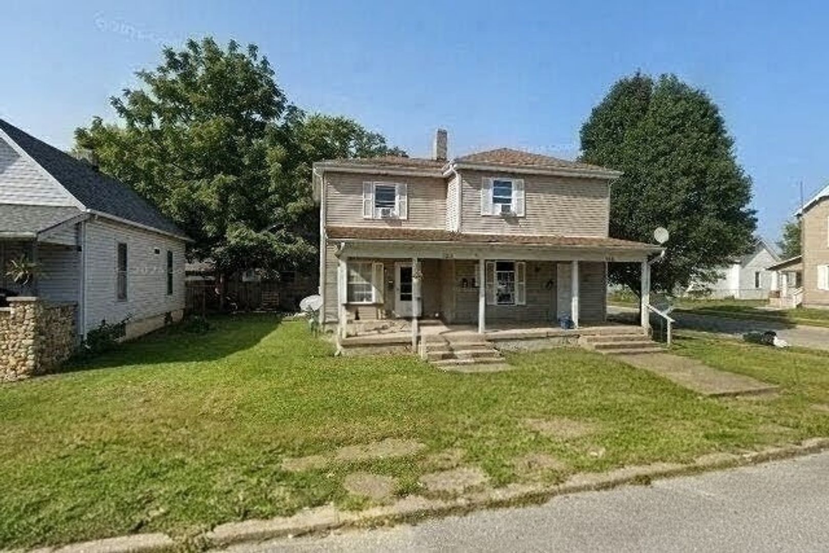 Shelbyville House: 124 E Taylor