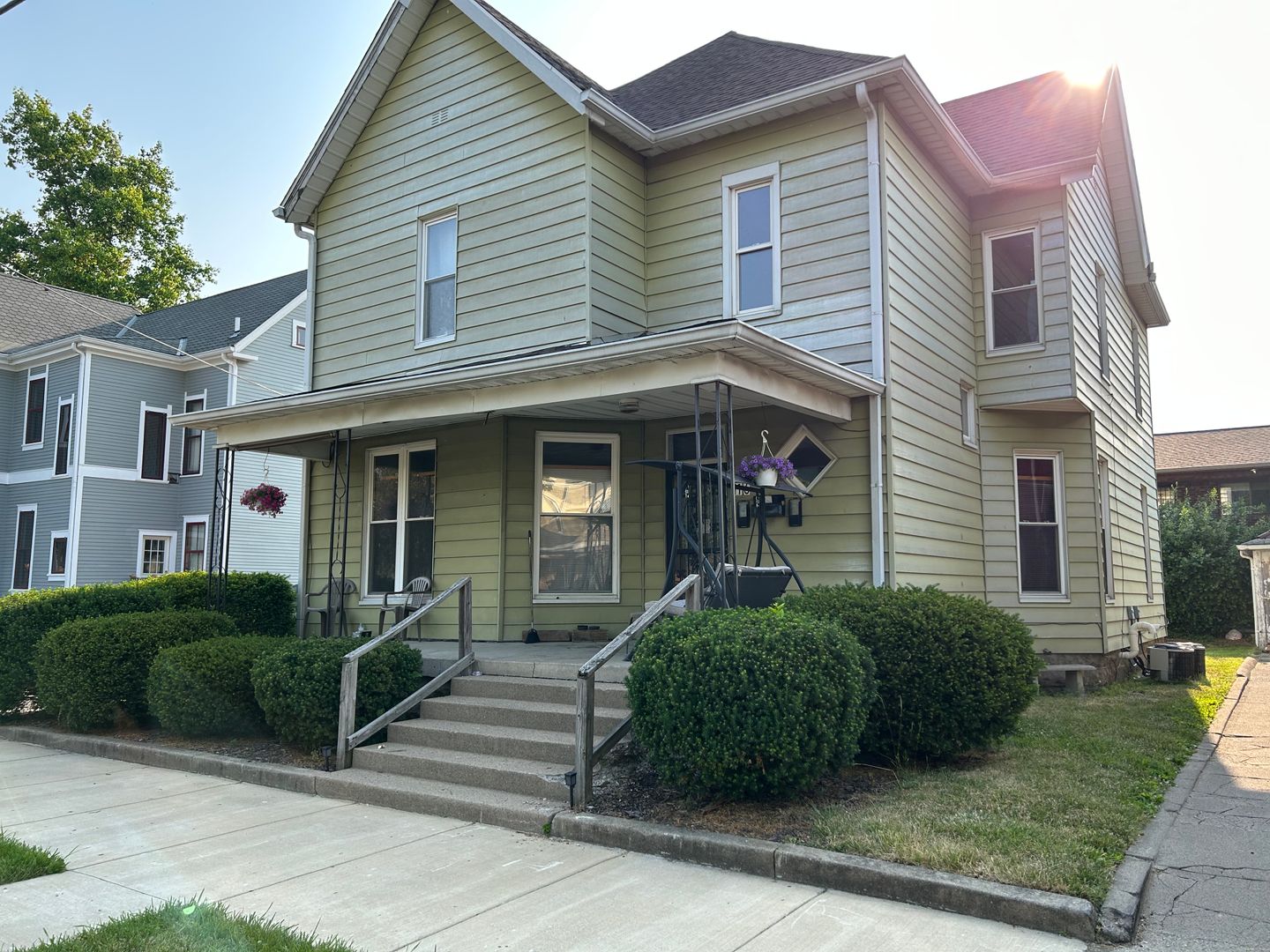 Shelbyville House: 116 N Tompkins