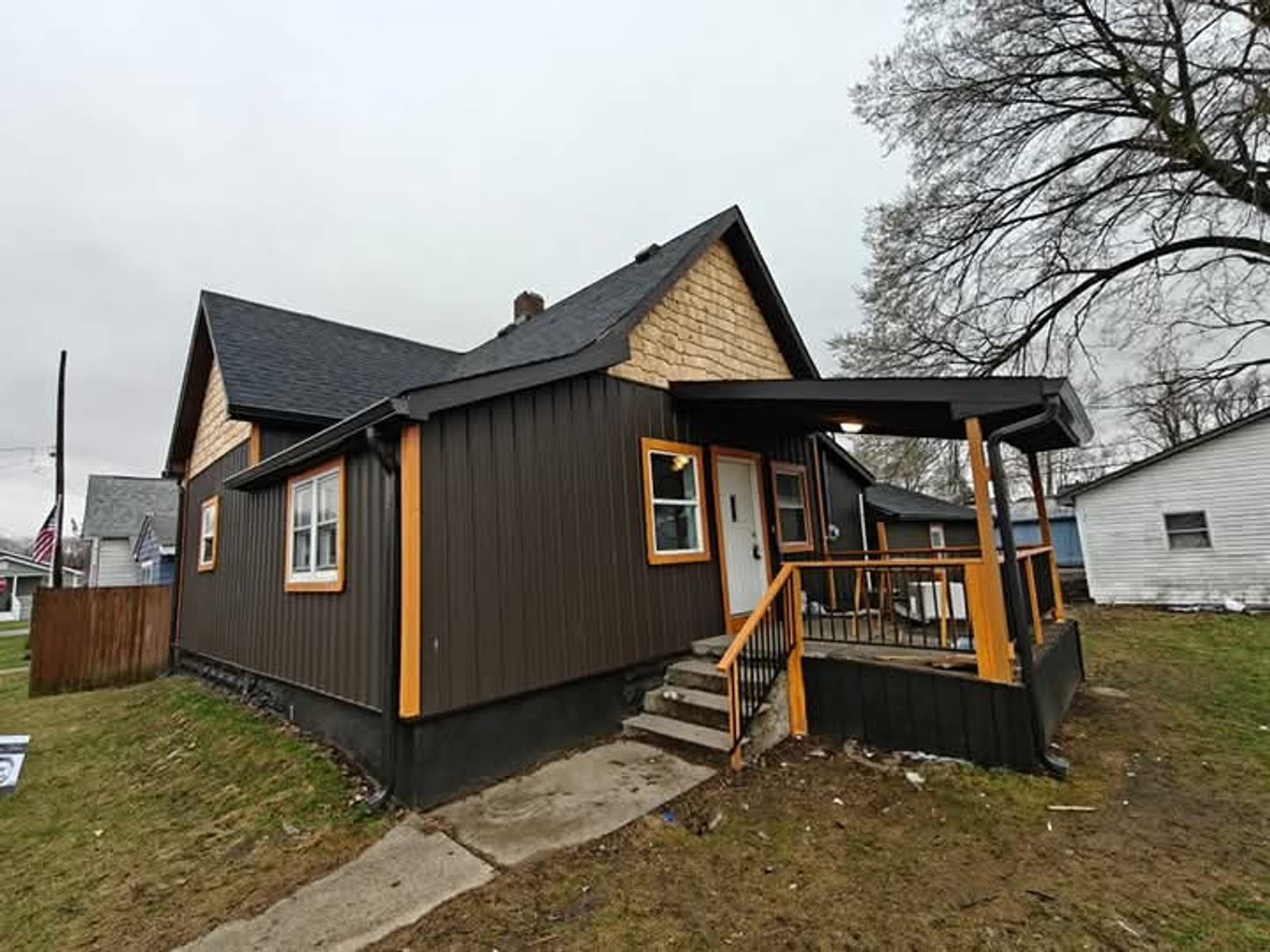 Shelbyville House: 817 Indiana