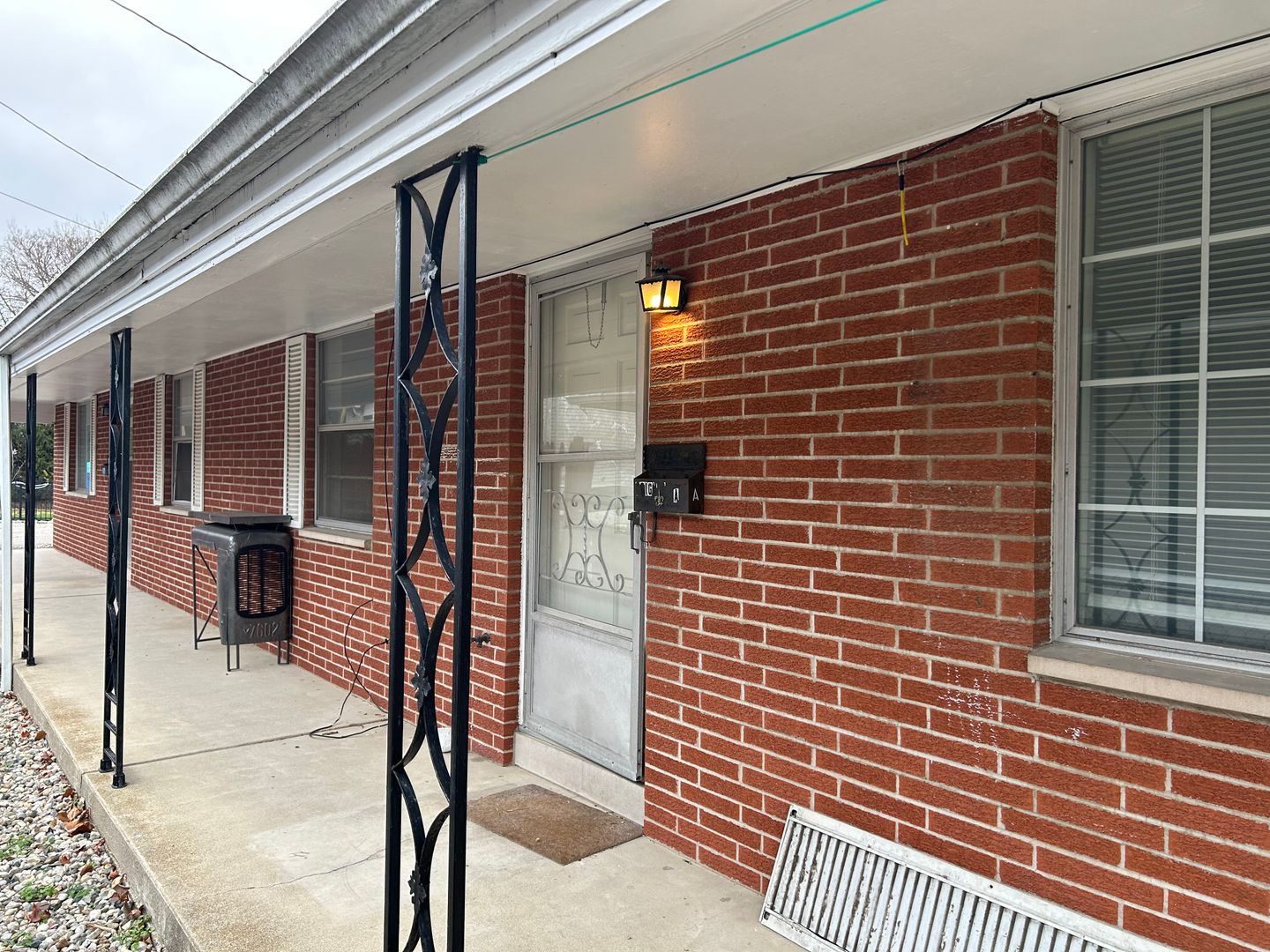 Shelbyville House: 211 N Tompkins Unit a