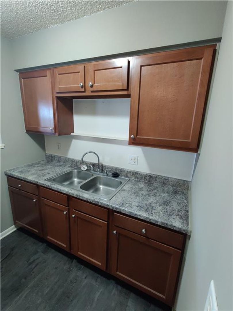 Shelbyville House: 217 N Hamilton Apt 6