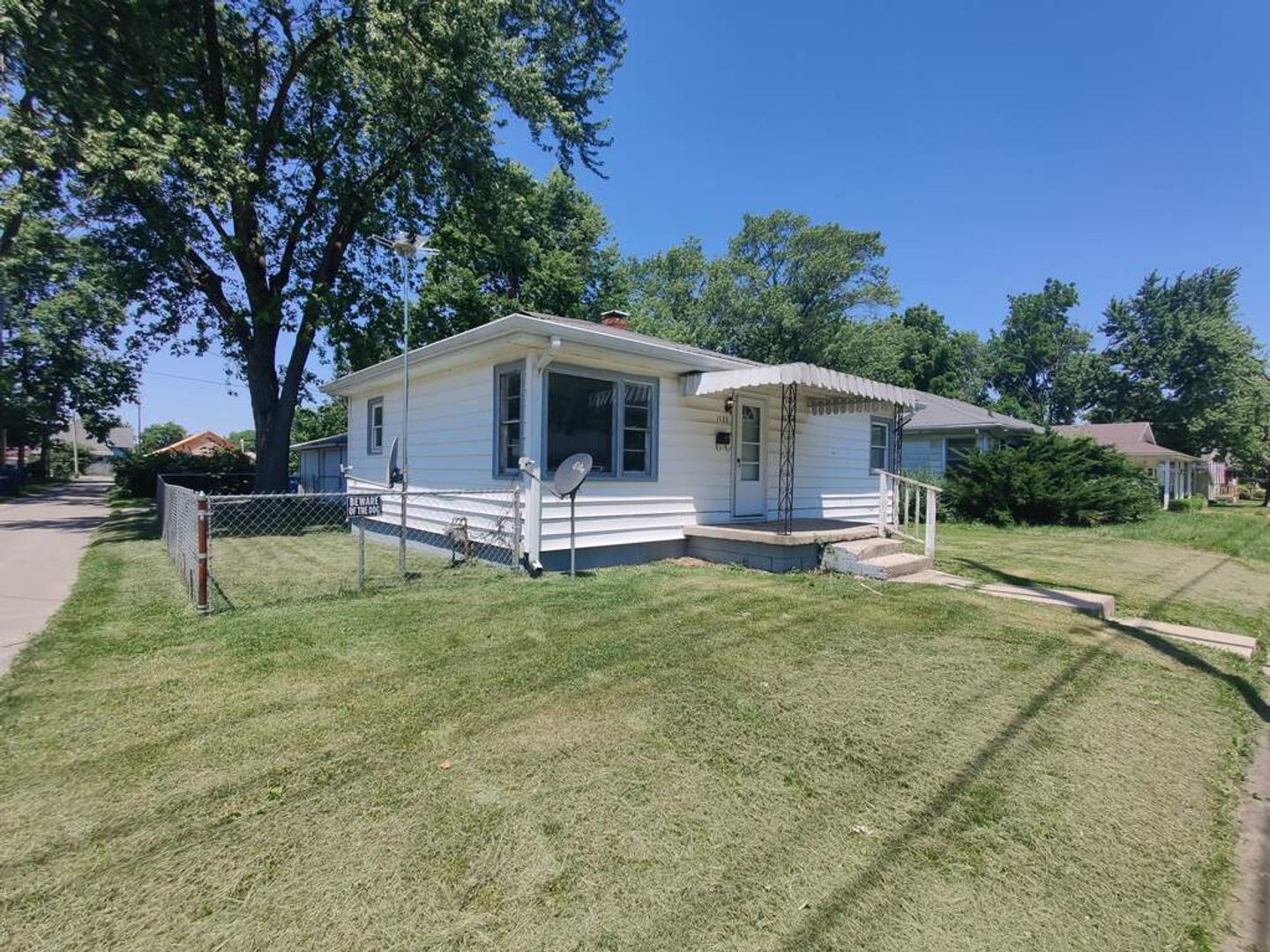 Shelbyville House: 1123 S Noble St