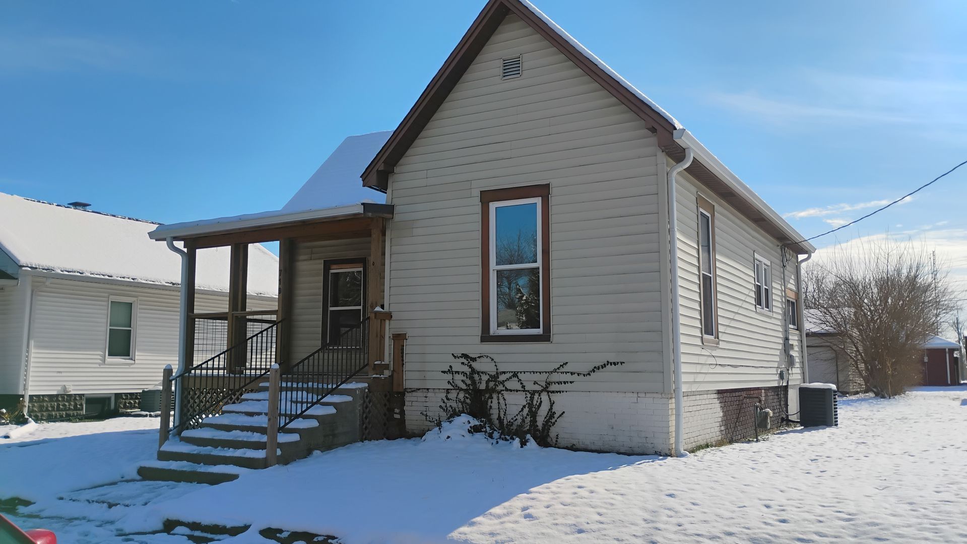 Shelbyville House: 719 Teal