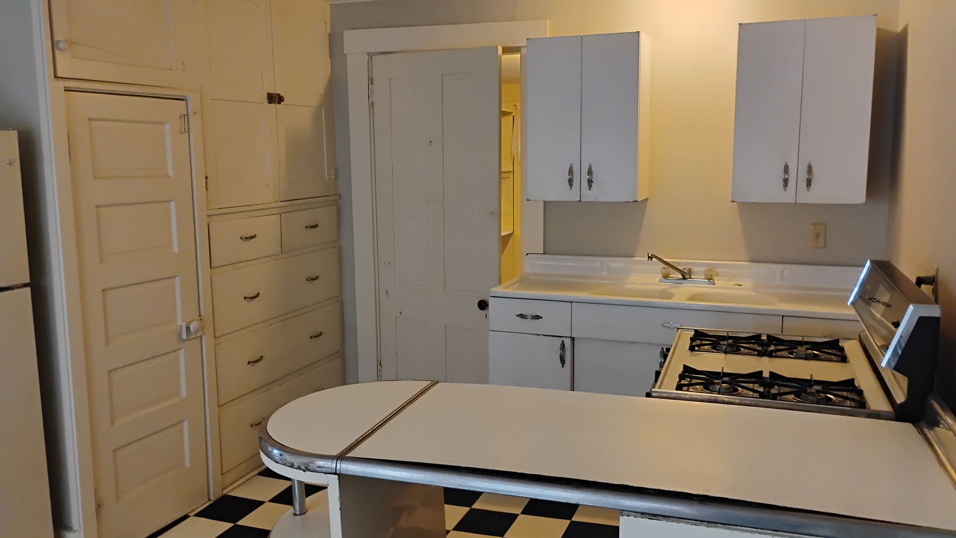 Shelbyville Apartment: 26 E. Mechanic