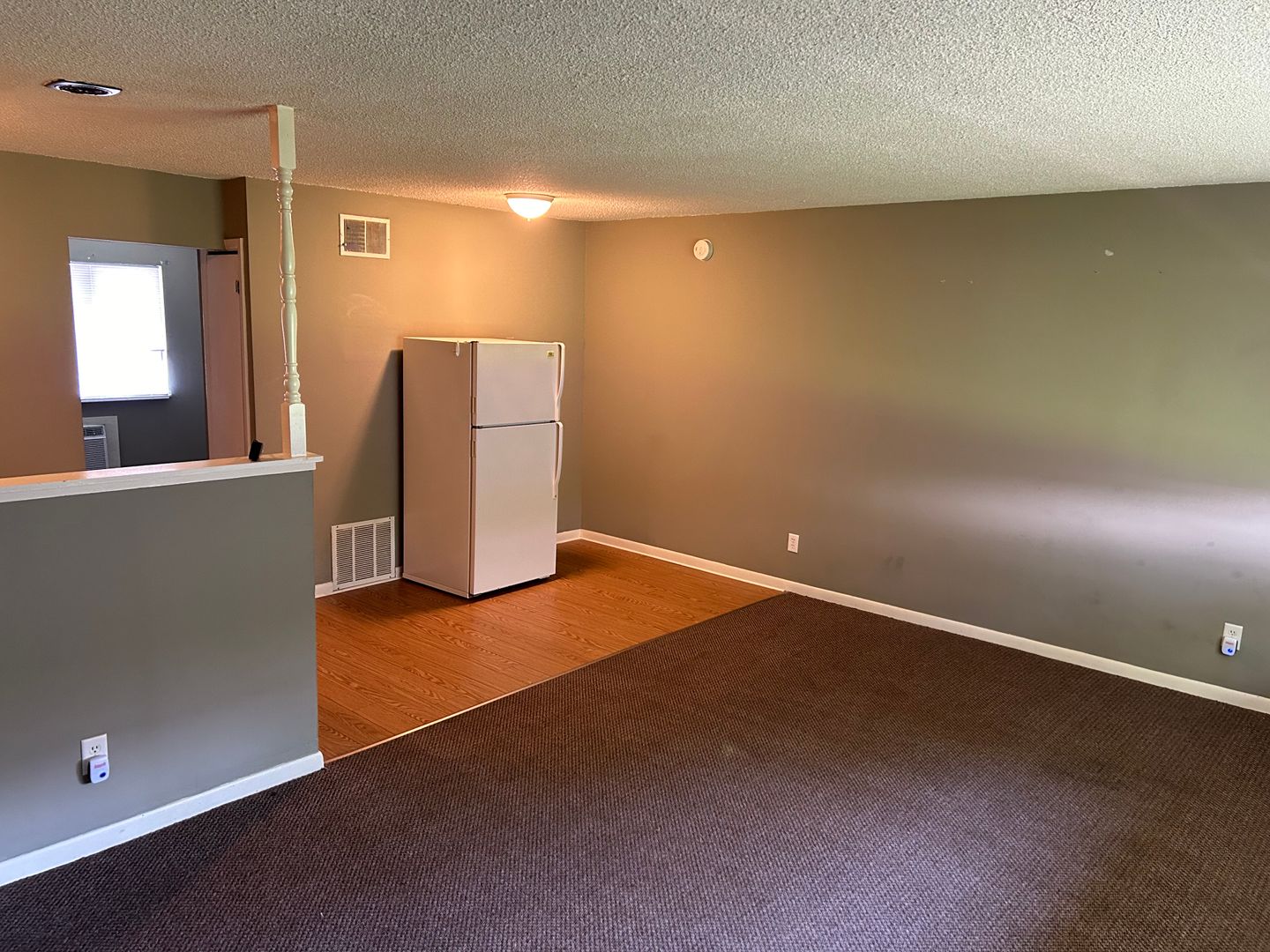 Shelbyville House: 217 N Hamilton Apt 11