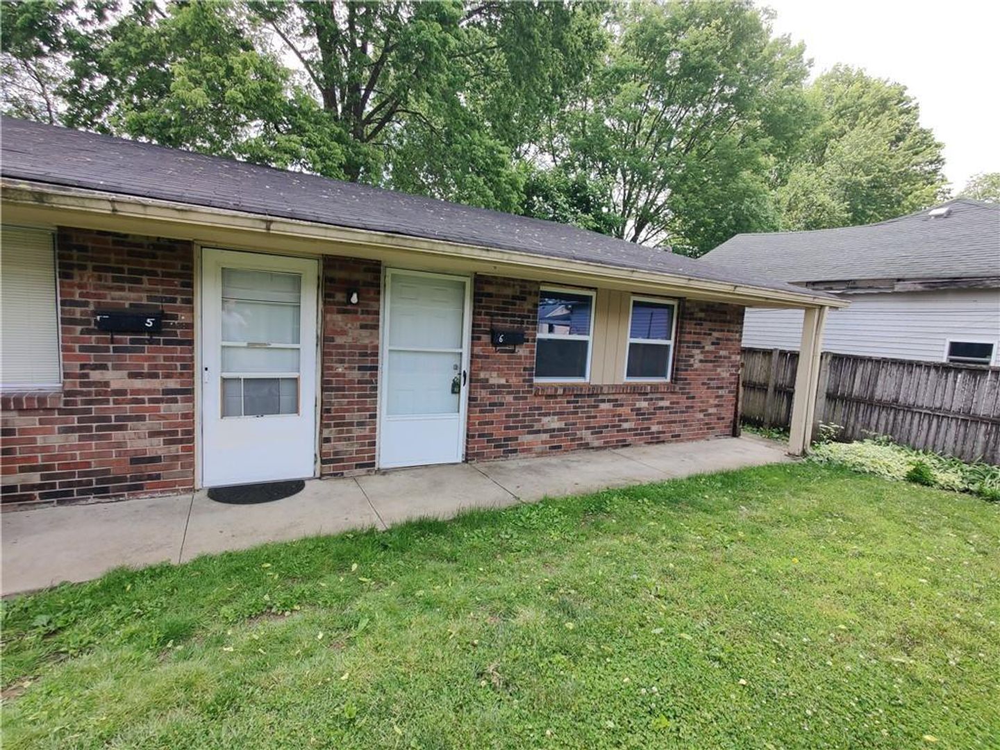Shelbyville House: 217 N Hamilton Apt 11