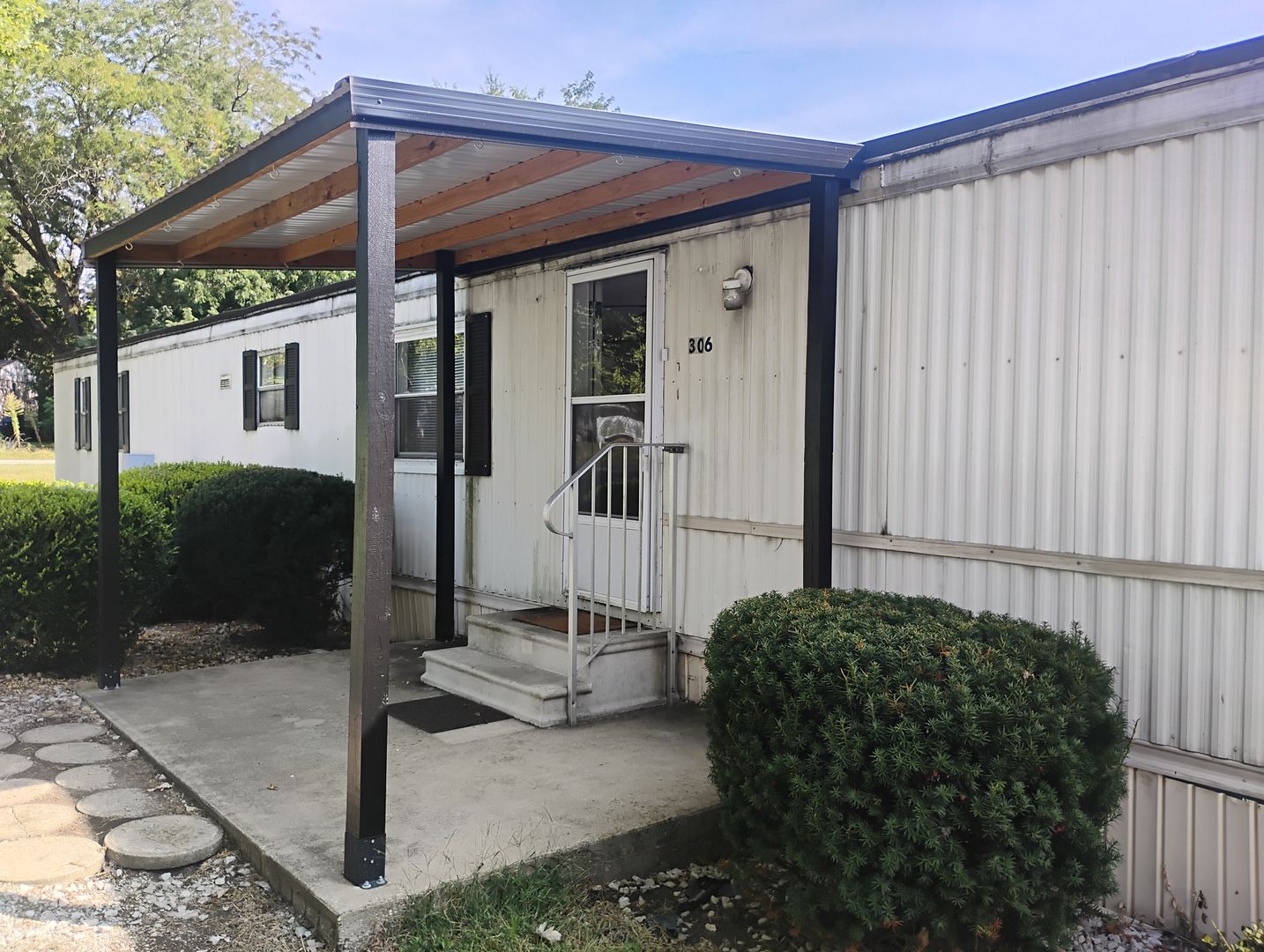 St. Paul Apartment: 306 Pierce St