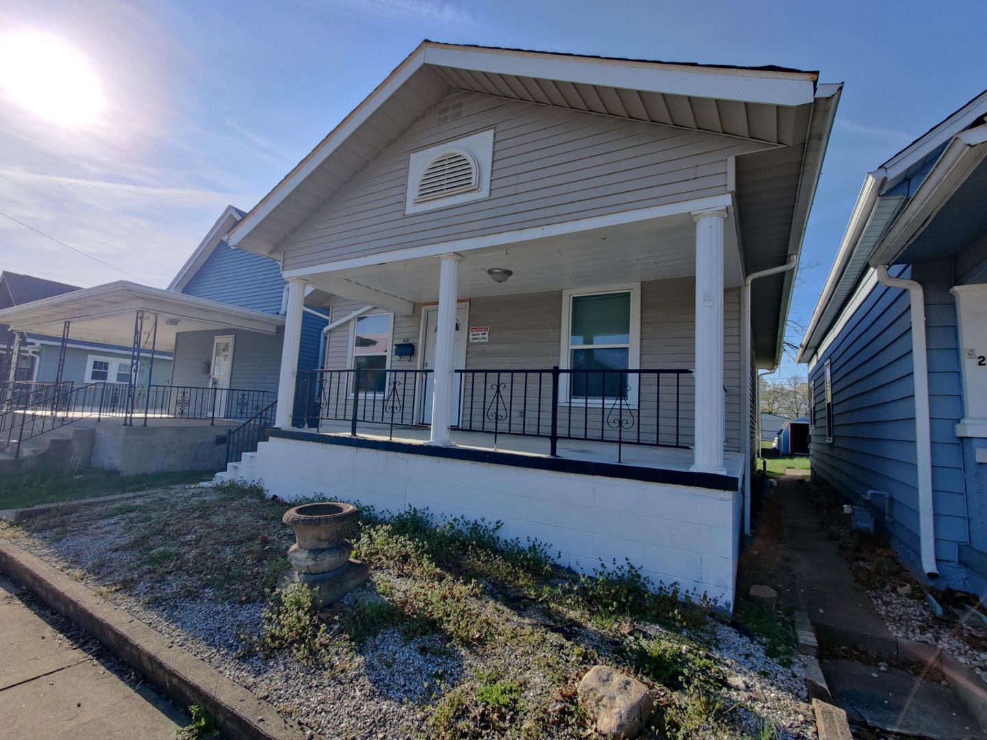 Shelbyville House: 421 Colescott St