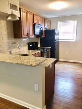 2br 1st floor unit at edge of LSU campus, includes all appliances & parking – photo 1