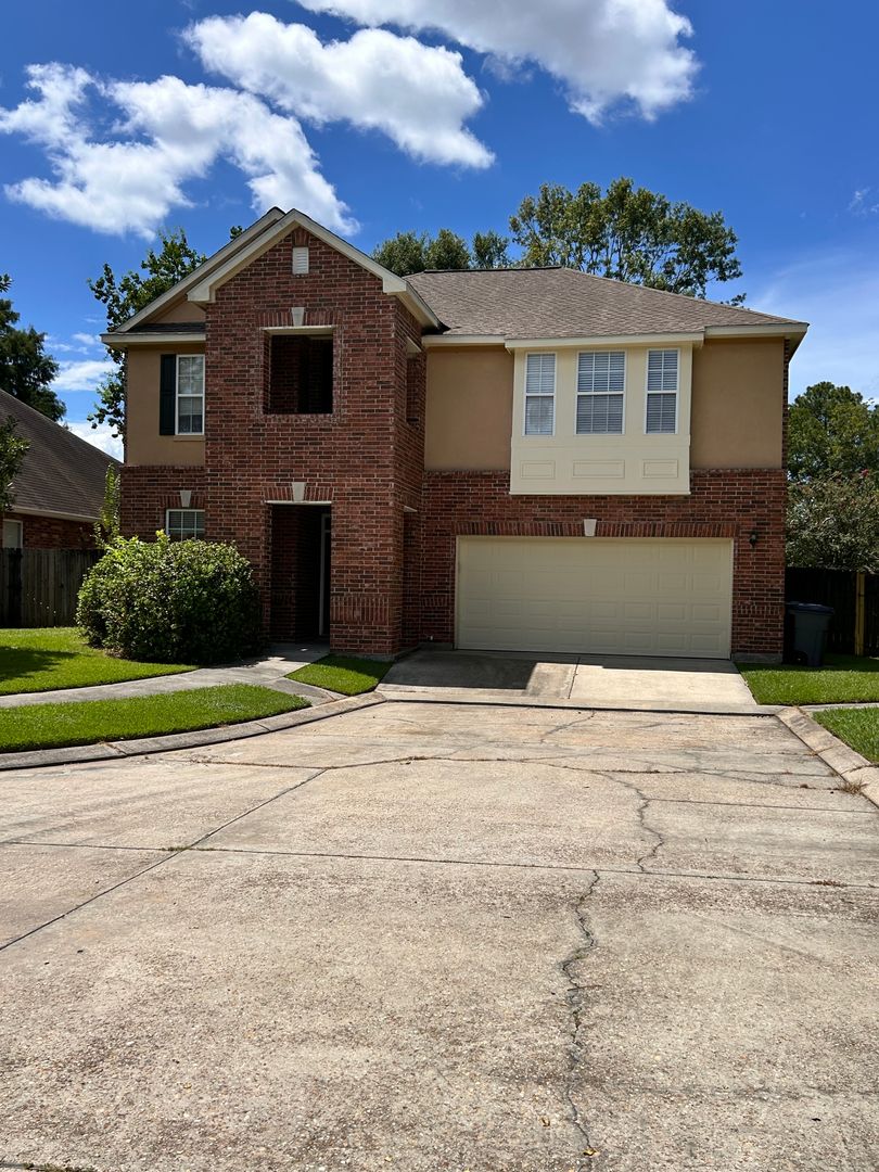 Baton Rouge House: 5206 Lone Pine Ln.