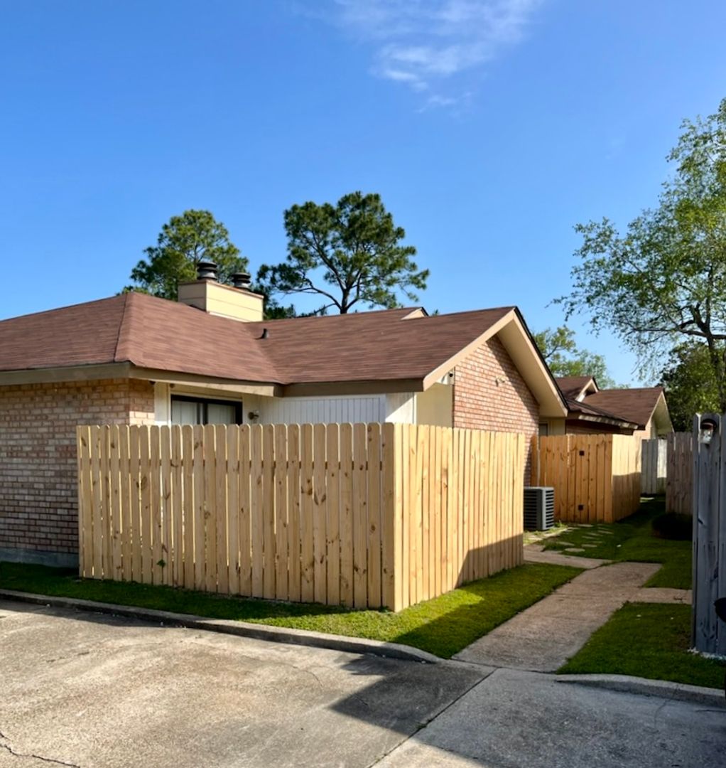 Baton Rouge Apartment: 8010 Pennth Ave