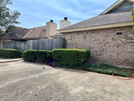 2 Bed 1.5 Bath Condo Next to OLOL, BRG Hospitals, I-10/1-12 only $1250/mo! – photo 1