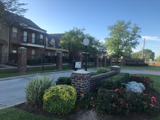 Large Luxury Gated Community in Dutchtown/Prairieville 3 Bedrooms NEAR NEW HOSPITAL – photo 1