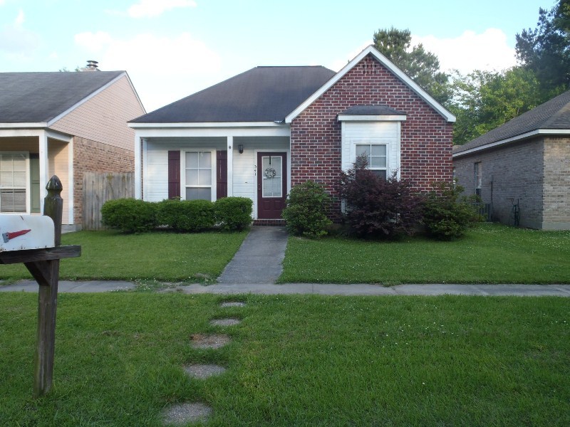Baton Rouge House: 341 Meadow Crossing Dr.