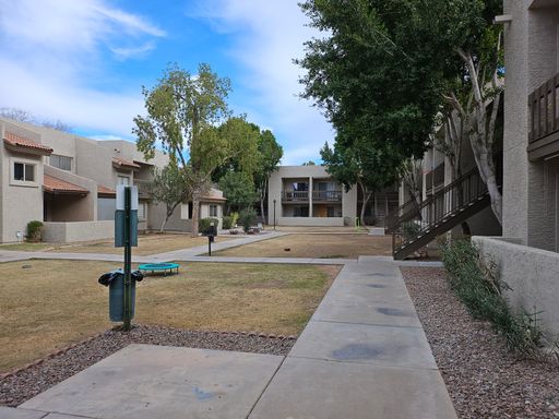 2 bedrooms, 2 full baths, community pool – photo 1
