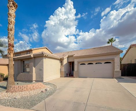 Beautiful single level home in Gated community * South Chandler* Community pool – photo 1